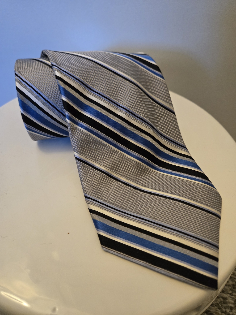 Jos. A. Bank 100% Silk Necktie Grey And Blue Diagnal Stripe